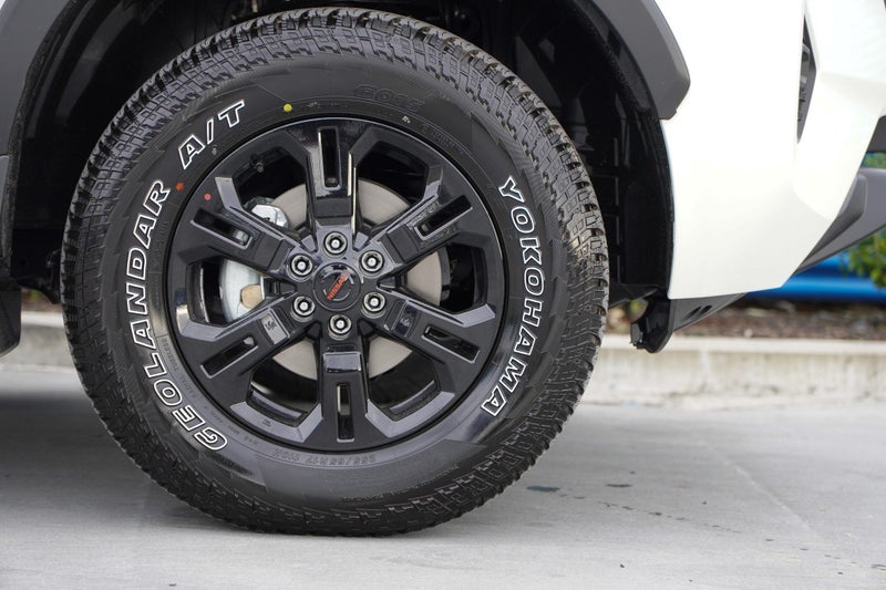 2025 Nissan Navara Pro-4X 4x4 auto image 4