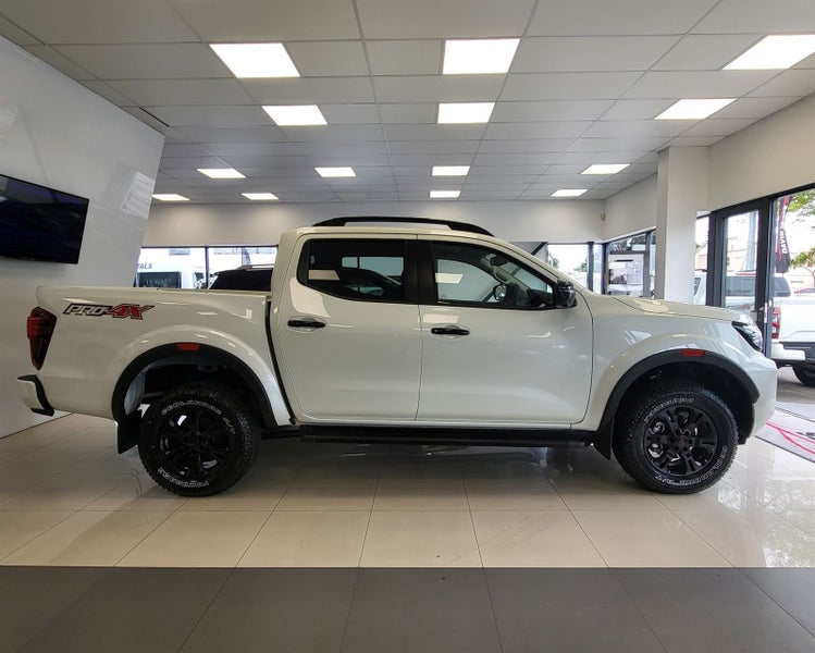 2025 Nissan Navara PRO-4X image 2