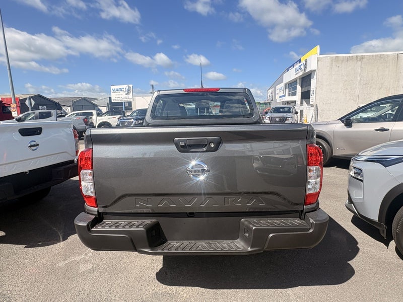 2025 Nissan Navara SL 4WD image 4