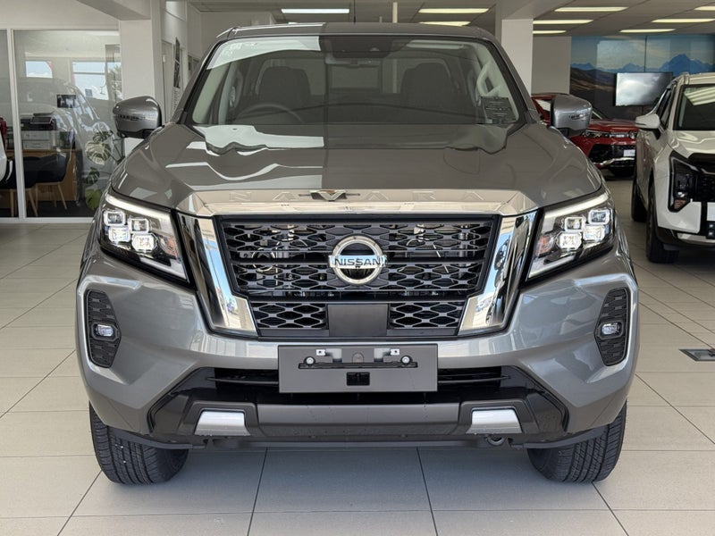 2025 Nissan Navara ST 4WD image 2