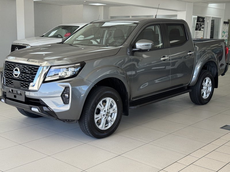 2025 Nissan Navara ST 4WD image 3