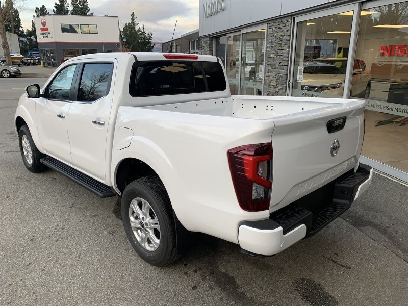 2025 Nissan Navara ST 4WD image 3