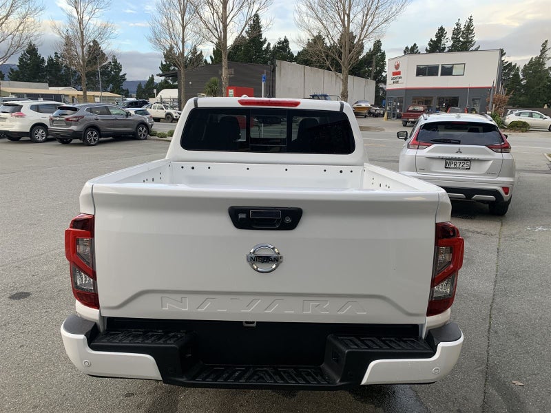 2025 Nissan Navara ST 4WD image 4