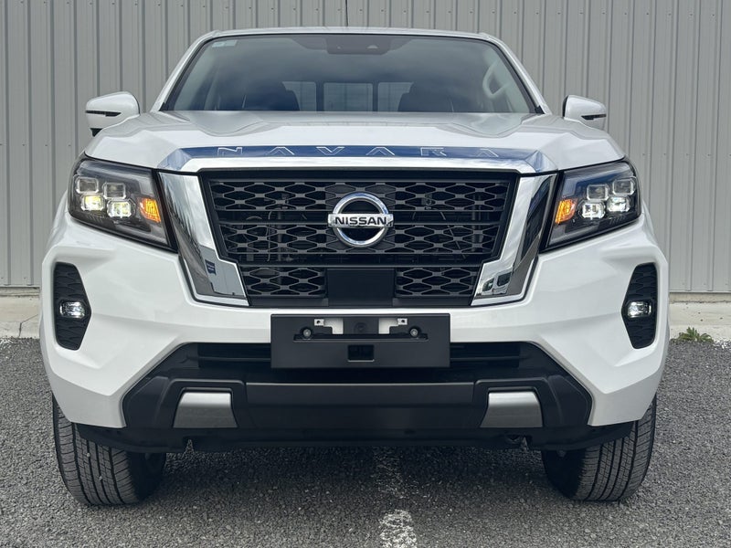 2025 Nissan Navara ST 4WD image 3