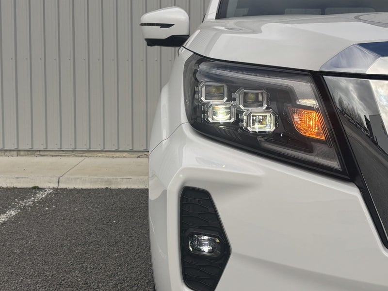 2025 Nissan Navara ST 4WD image 5