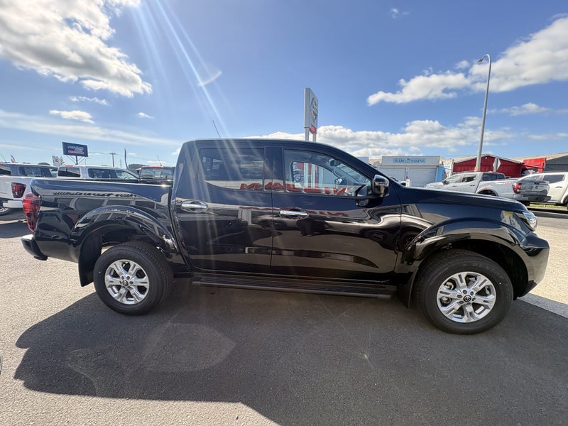 2025 Nissan Navara ST 4WD Auto image 3