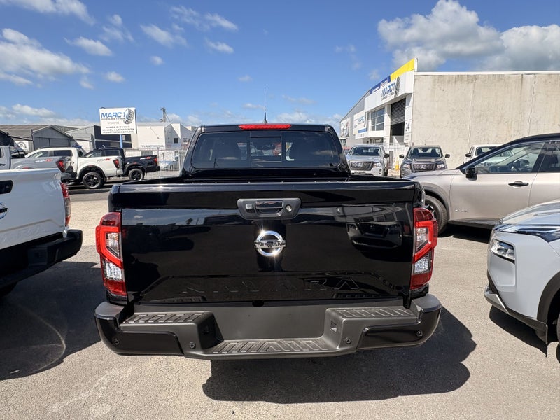 2025 Nissan Navara ST 4WD Auto image 4