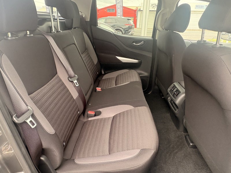2025 Nissan Navara ST 4WD Auto image 5