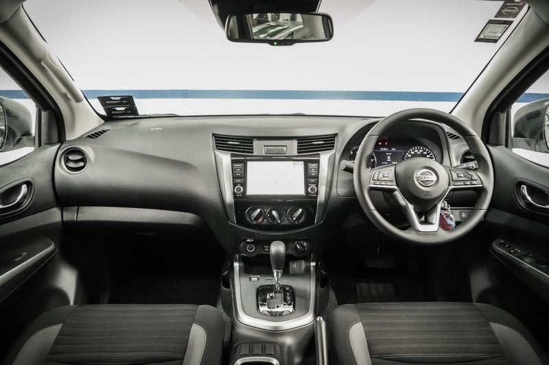 2025 Nissan Navara ST 4WD Auto image 2