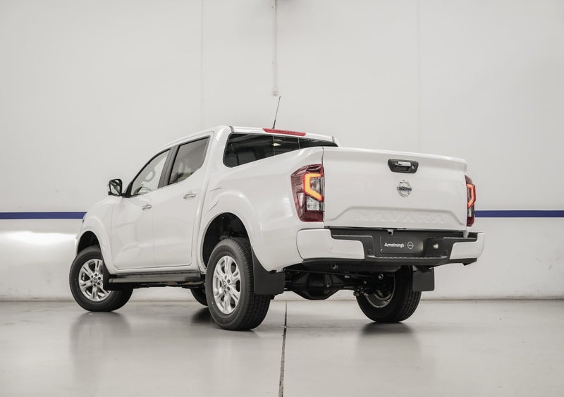 2025 Nissan Navara ST 4WD Auto image 3