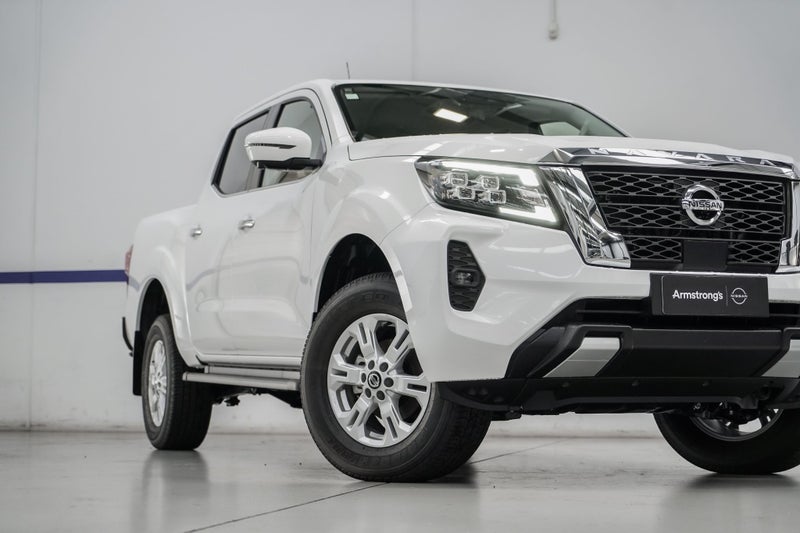 2025 Nissan Navara ST 4WD Auto image 5