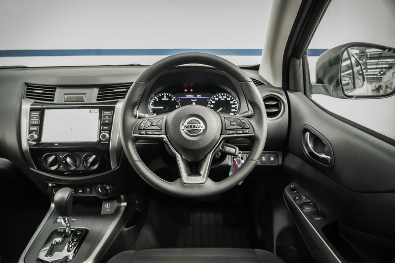 2025 Nissan Navara ST 4WD Auto image 2