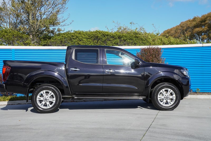 2025 Nissan Navara ST 4x4 auto image 4