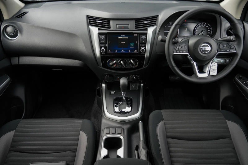 2025 Nissan Navara ST 4x4 auto image 3