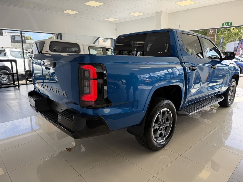 2025 Nissan Navara ST-X image 3