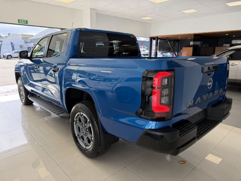 2025 Nissan Navara ST-X image 4
