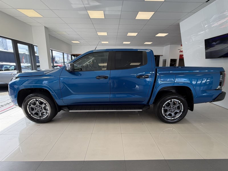 2025 Nissan Navara ST-X image 5