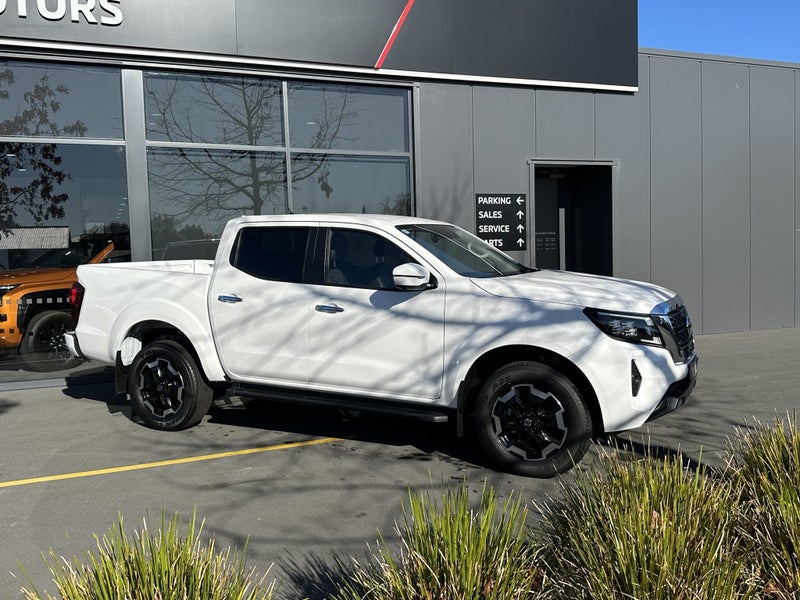 2025 Nissan Navara St-X 2.3D/4Wd/7At - image 2