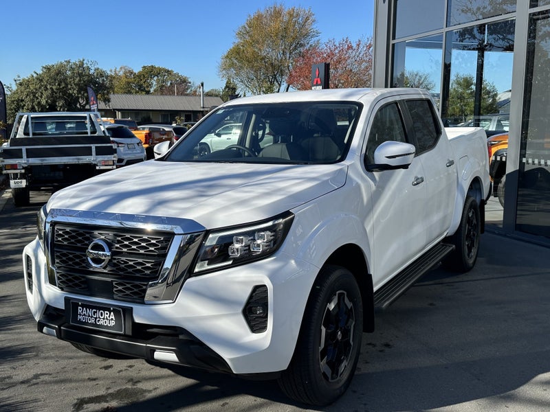 2025 Nissan Navara St-X 2.3D/4Wd/7At - image 3