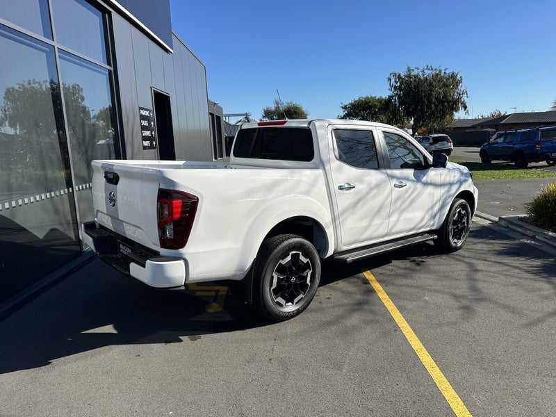 2025 Nissan Navara St-X 2.3D/4Wd/7At - image 4