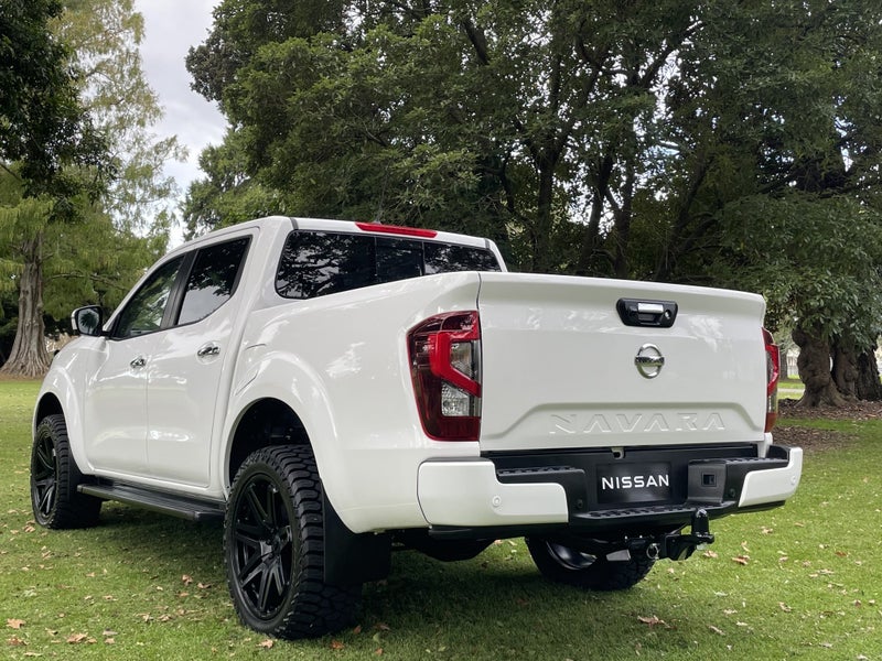 2025 Nissan Navara ST-X 4WD image 4