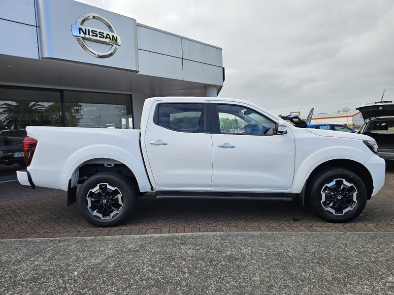 2025 Nissan Navara ST-X 4WD/4x4 image 2
