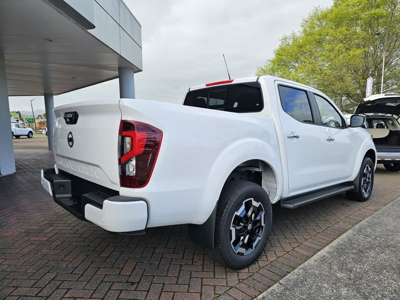 2025 Nissan Navara ST-X 4WD/4x4 image 3