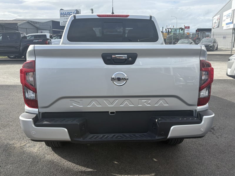 2025 Nissan Navara ST-X 4WD Auto image 3