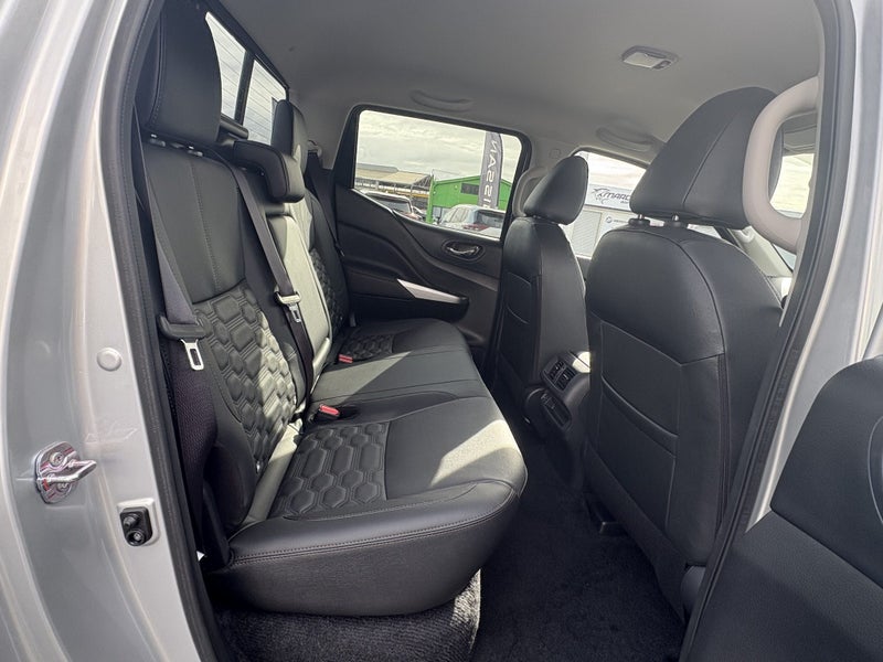 2025 Nissan Navara ST-X 4WD Auto image 5