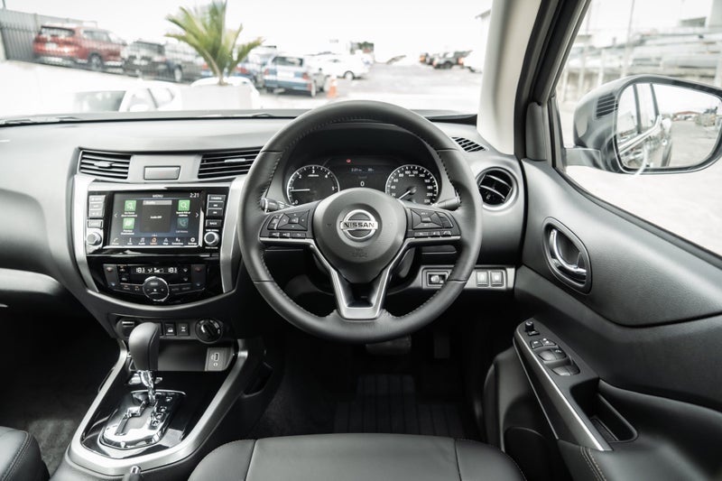 2025 Nissan Navara ST-X 4WD TOP SPEC image 2