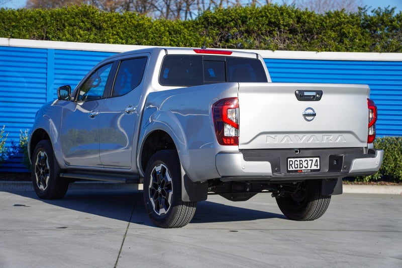 2025 Nissan Navara ST-X 4x4 auto image 5