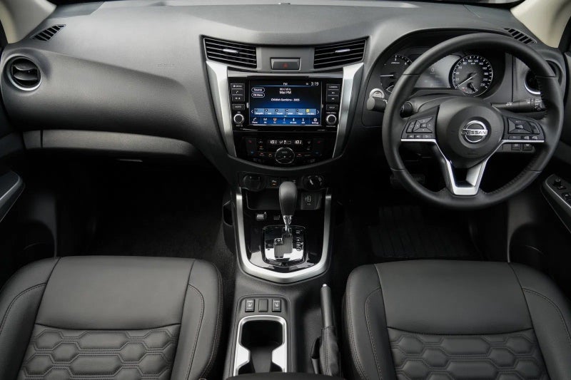 2025 Nissan Navara ST-X 4x4 auto image 5