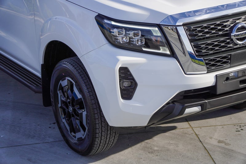 2025 Nissan Navara ST-X 4x4 auto image 2