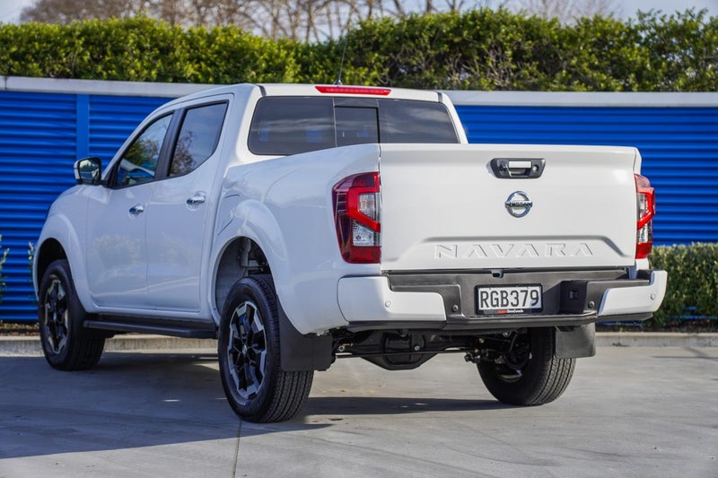 2025 Nissan Navara ST-X 4x4 auto image 5