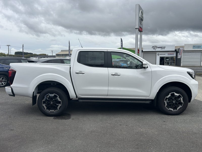 2025 Nissan Navara STX 4WD AUTO image 4