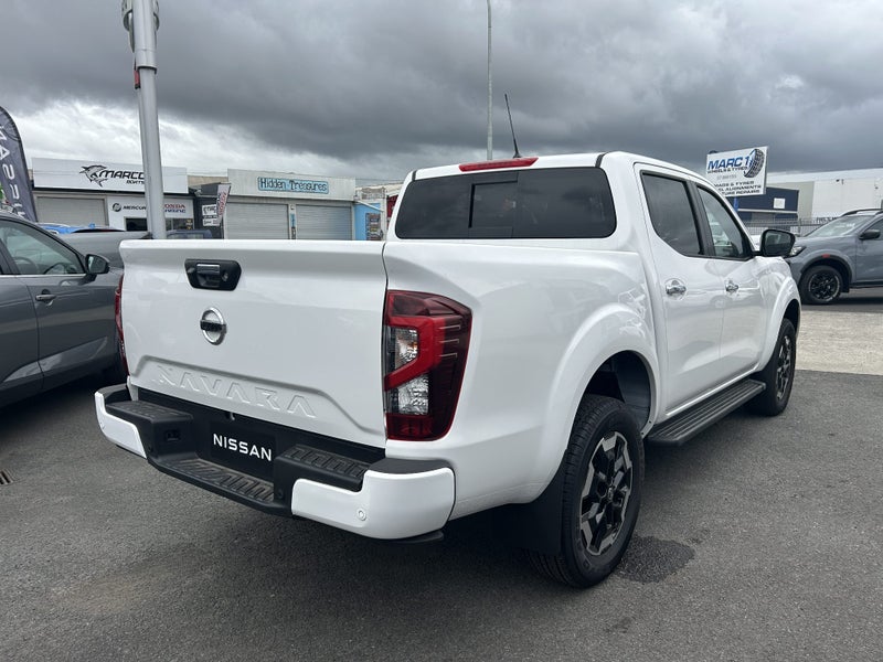 2025 Nissan Navara STX 4WD AUTO image 5