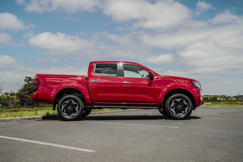 2025 Nissan Navara STX 4WD AUTO image 4