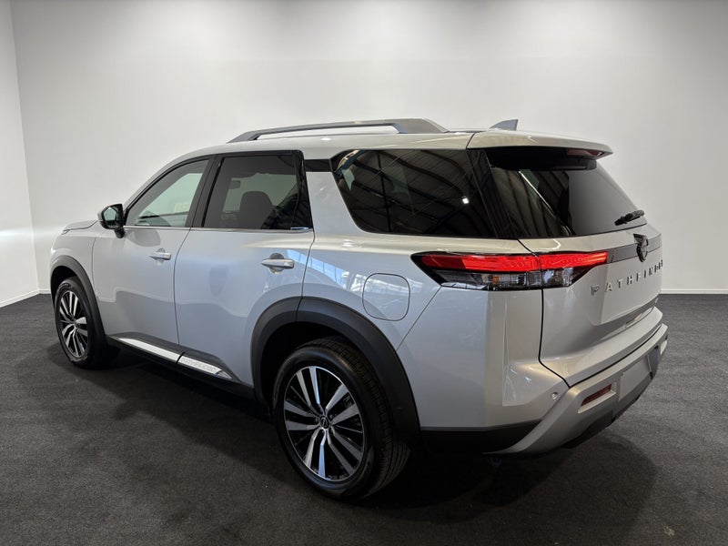 2025 Nissan Pathfinder 4WD 3.5 TI-L image 5