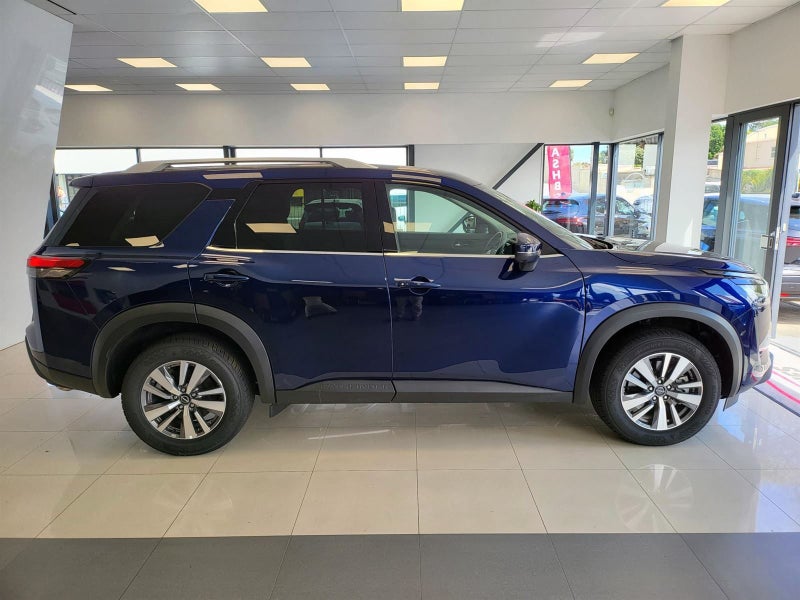 2025 Nissan Pathfinder TI image 2