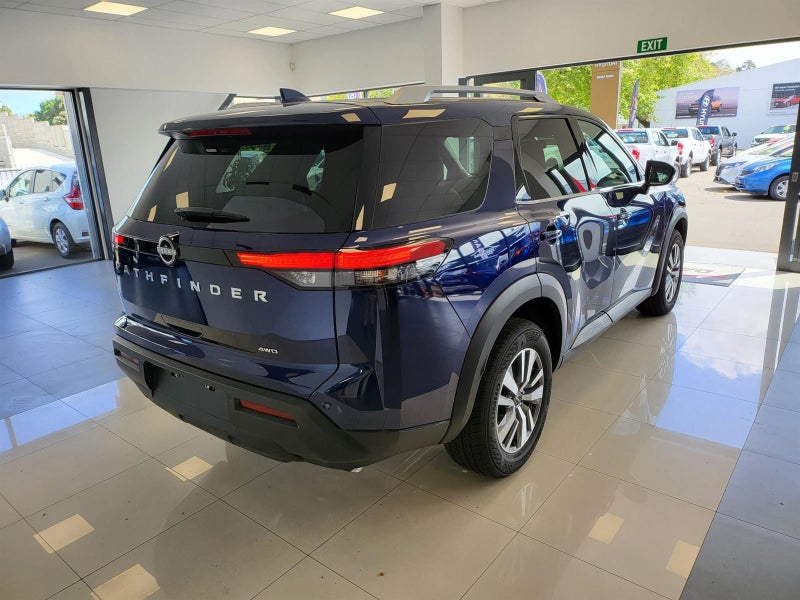 2025 Nissan Pathfinder TI image 3