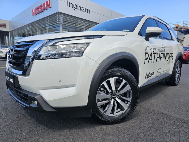 2025 Nissan Pathfinder Ti image 2