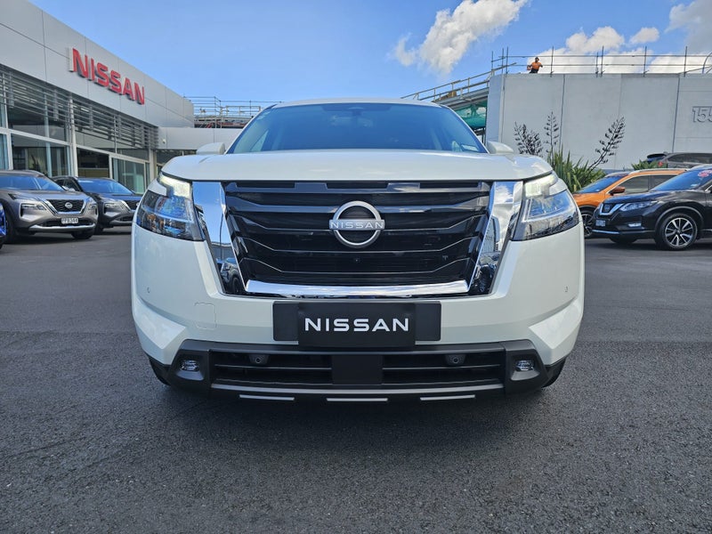 2025 Nissan Pathfinder Ti image 3