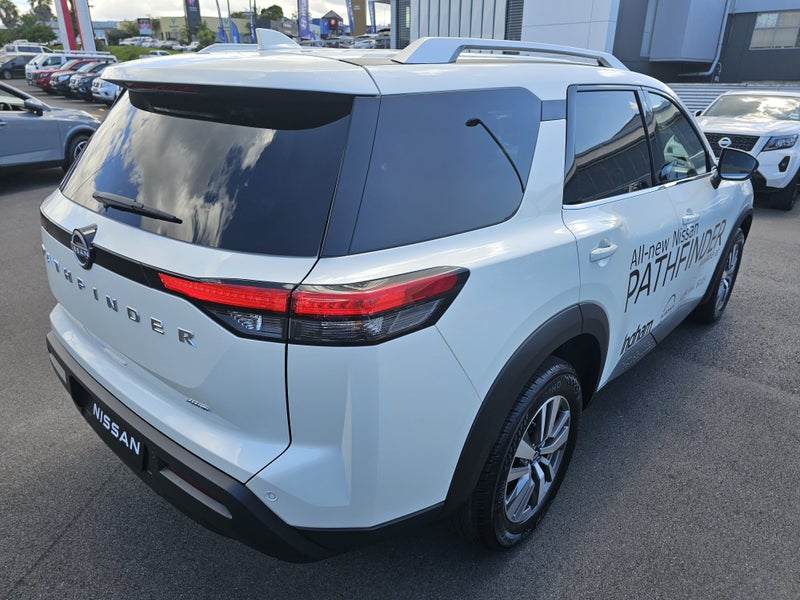 2025 Nissan Pathfinder Ti image 5