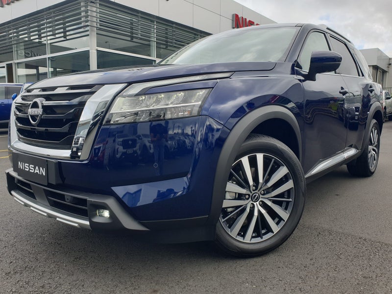 2025 Nissan Pathfinder Ti-L, 4WD, 7 SEATER image 2