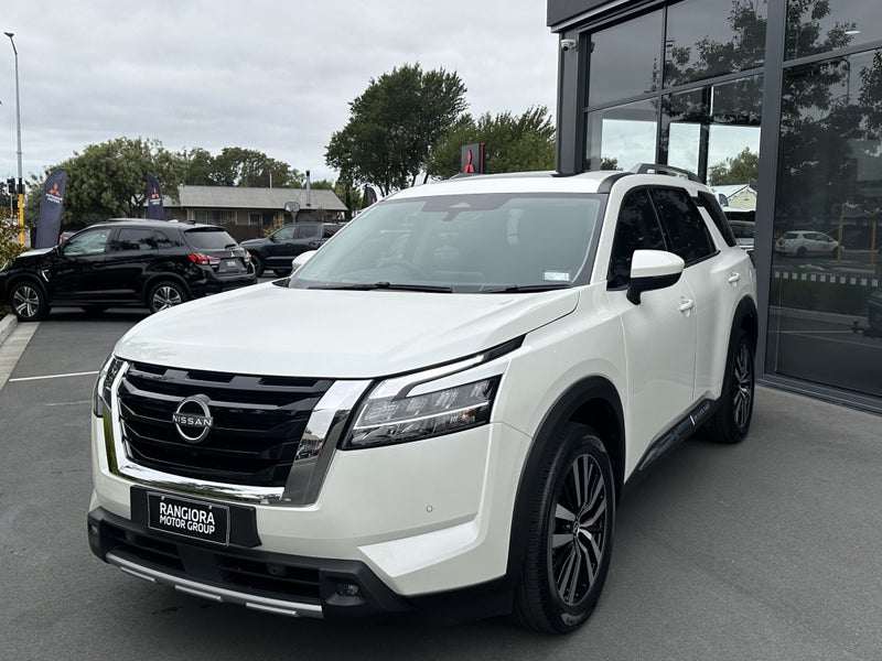 2025 Nissan Pathfinder Ti-L 4WD - The ultimate... image 2