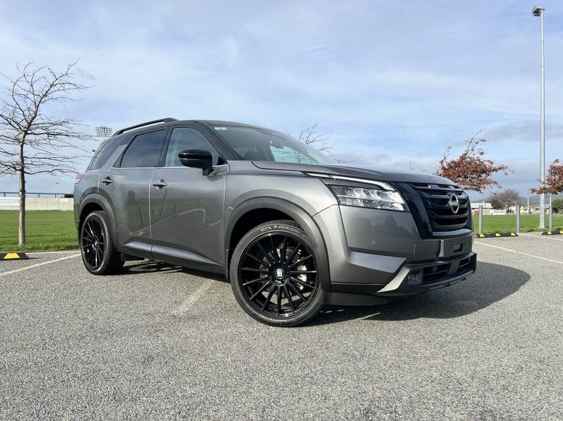 2025 Nissan Pathfinder Ti SV BLACKOUT EDITION 4WD image 2