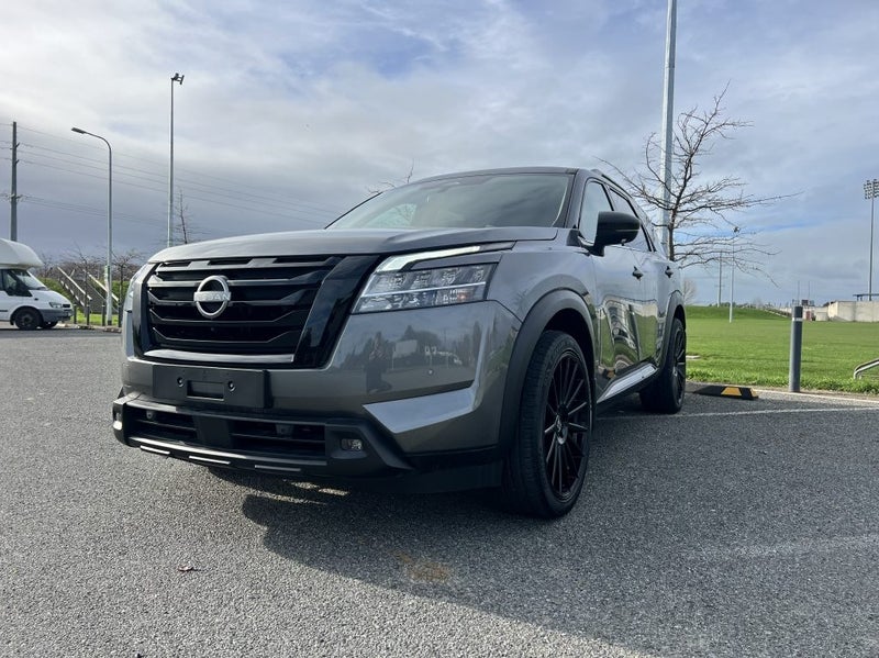 2025 Nissan Pathfinder Ti SV BLACKOUT EDITION 4WD image 4