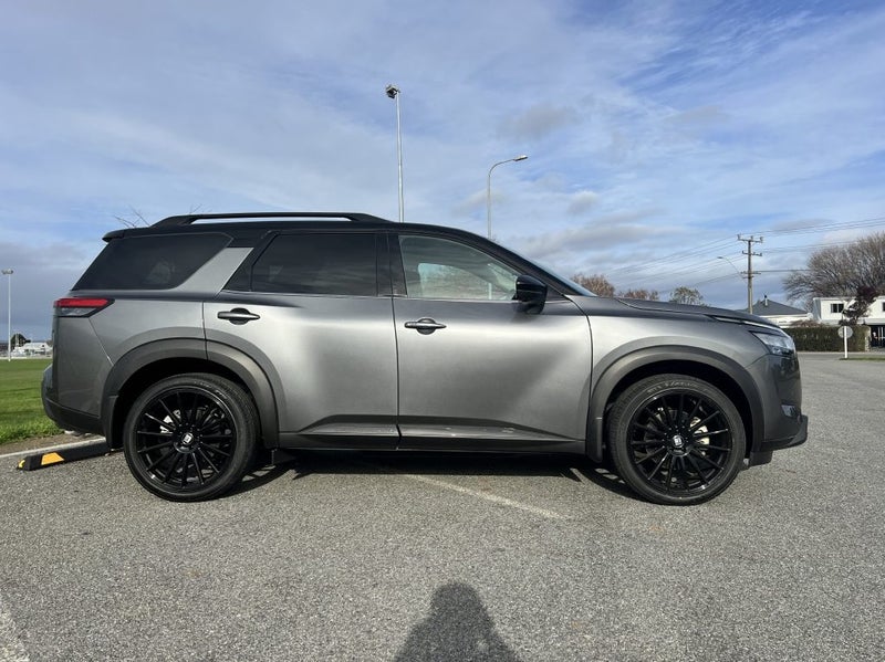 2025 Nissan Pathfinder Ti SV BLACKOUT EDITION 4WD image 5