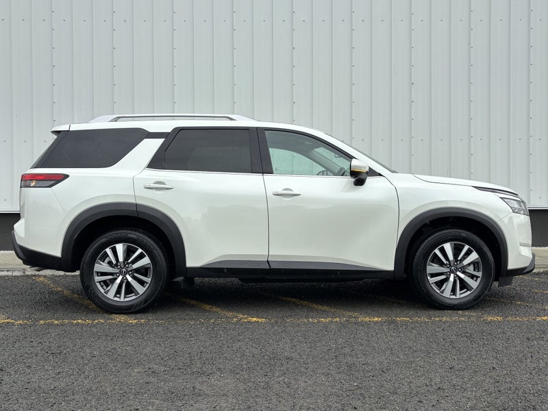 2025 Nissan Pathfinder TI V6 8 Seats 4WD image 2