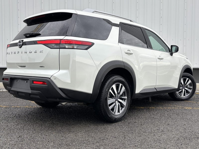 2025 Nissan Pathfinder TI V6 8 Seats 4WD image 3